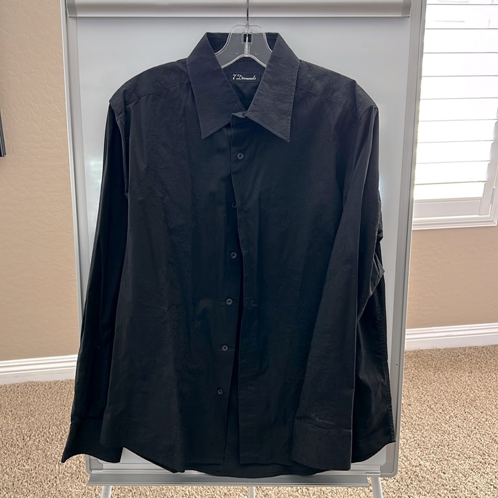 7 Diamonds men’s button up shirt with distinctive embroidery.